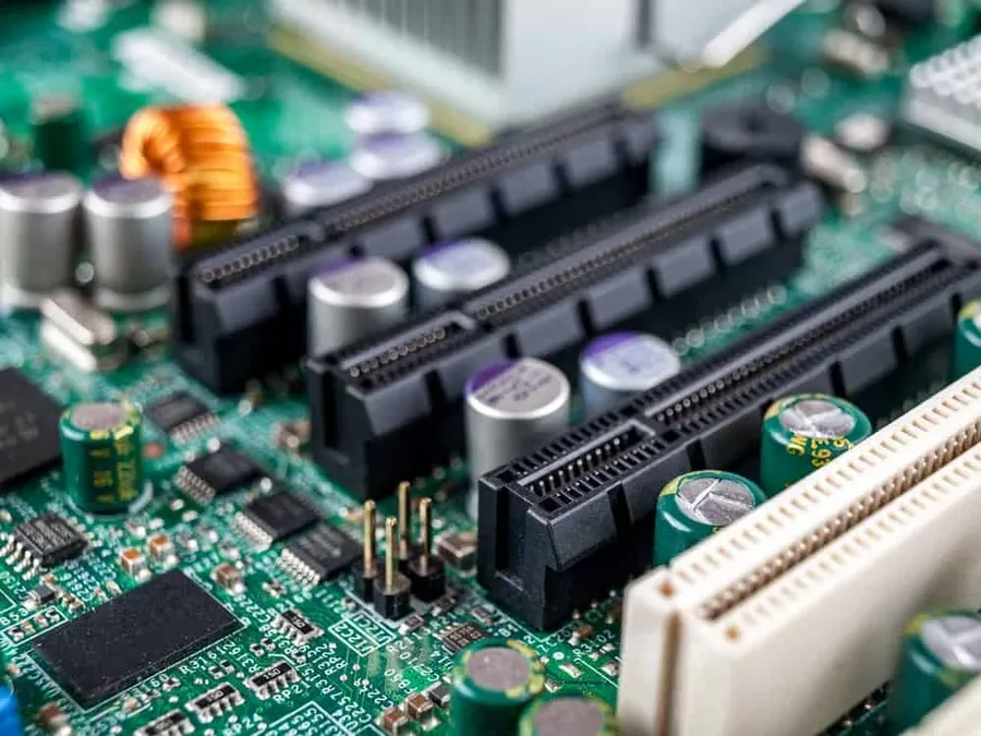 A diagram of a PCIe routing with a coupling capacitor shown.