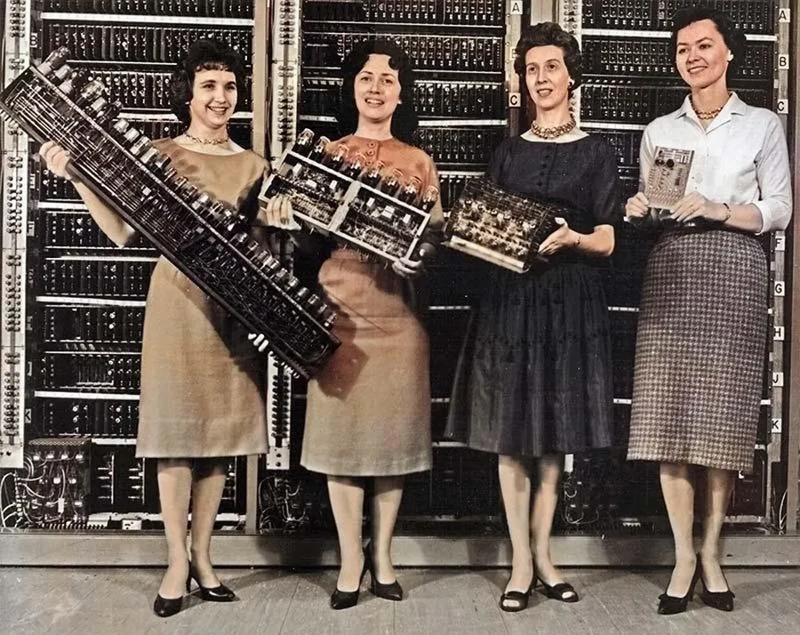 An image of an early integrated circuit, showing its relatively large size and simple design.