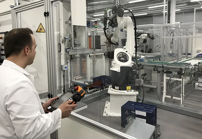 A manufacturing line with EPCOS capacitors being produced.