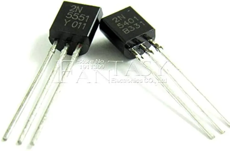 A side-by-side comparison of 2N5401 and 2N5551 transistors.
