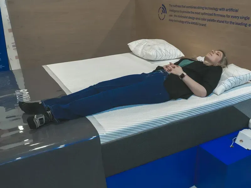 Smart mattress with embedded sensors