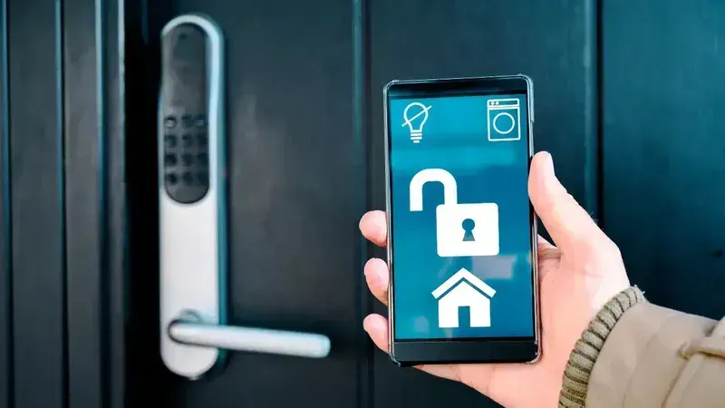 Hardware-level security features in a smart lock