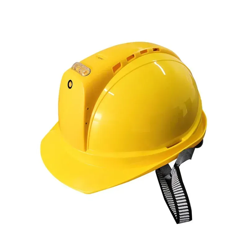 Helmet equipped with a GPS tracking module