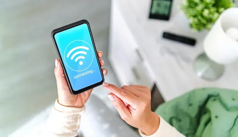 A smart medical device wirelessly connected to a smartphone