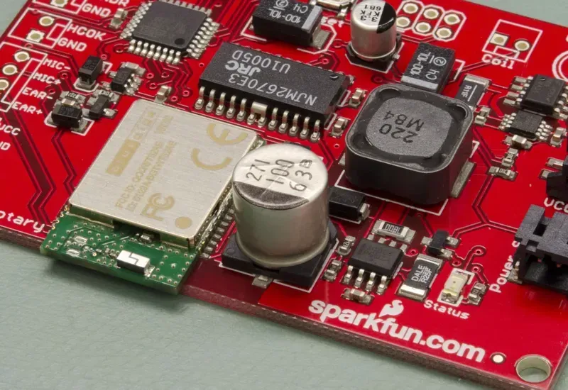 Images of assembling electronic components onto a PCB
